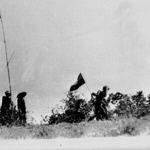 Đồng bào đấu tranh buộc địch lui khỏi vùng chiến đấu và cắm cờ giữ đất làm ăn