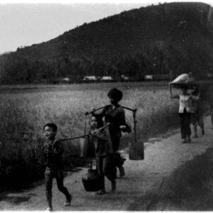 Từ khu dồn của địch đồng bào Hoài Nhơn trở về làng cũ